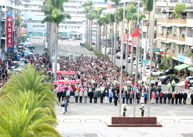 高縣舉行升旗典禮慶祝(圖)