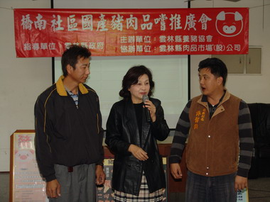 麥寮崙後橋頭社區大快朵頤國產豬(圖)