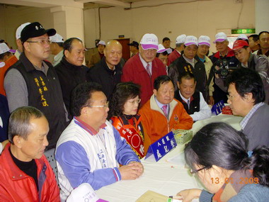 立委補選陳鑾英完成登記拔得頭籌(圖)