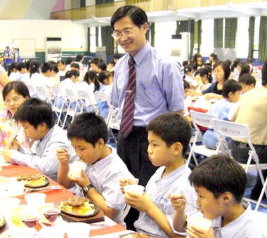 郭國小校長顏士程將接任校友會理事長(圖)