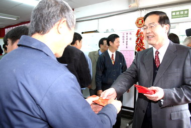 肉品市場轉虧為盈李朝卿送紅包(圖)