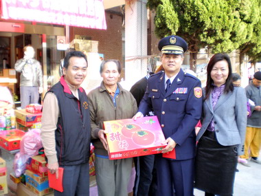 苗警不畏景氣低迷永續關懷弱勢(圖)