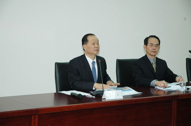 鄭永金在治安會報上肯定大家的努力(圖)