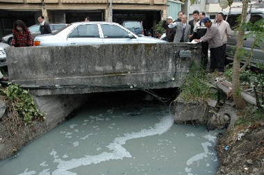 林政則市長今日上午現勘延平路湧北湖浚溝(圖)