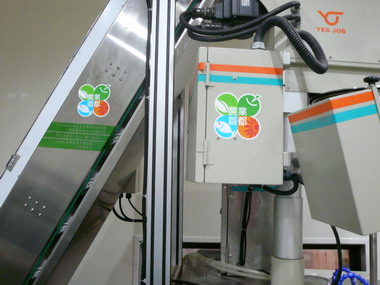 雲林縣第一台橫式包裝機(圖)