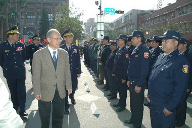 林政則校閱竹市警民力隊伍春安工作(圖)