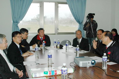 國科會經建會視察生醫園區 鄭縣長促加快(圖)