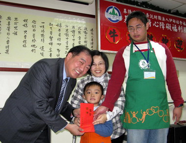 張通榮參加身心障礙中心主辦活動(圖)