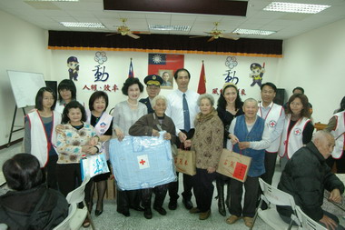 寒冬送暖關懷弱勢族群活動(圖)