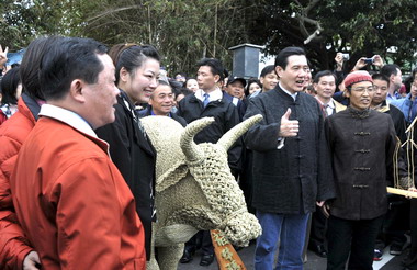 總統馬英九回馬家庄祭祖(圖)