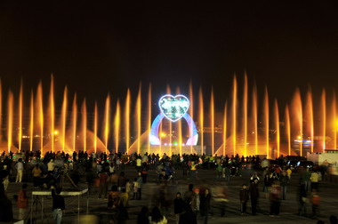 高雄燈會總彩排市民先睹為快熱鬧暖身(圖)