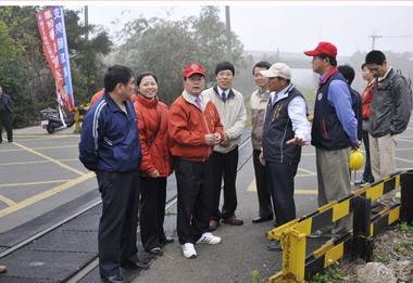 劉政鴻會勘舊山線復駛改善工程(圖)