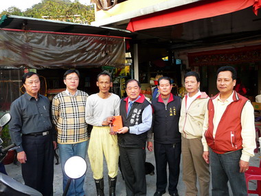 張通榮慰問尚仁街火警受災戶(圖)