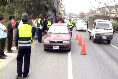 南投警分局舉辦安全路檢示範觀摩(圖)