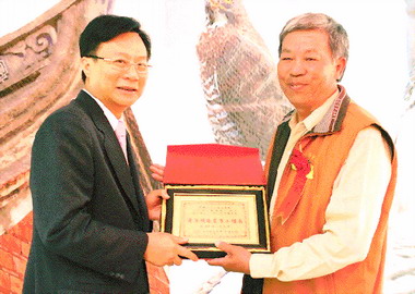 卓伯源表揚資深績優農漁事小組長(圖)