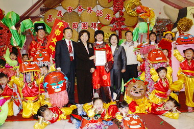 新春團拜各界熱情互道恭喜(圖)