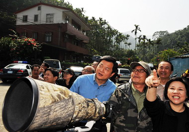 周錫瑋關心熊鷹保育籲勿捕獵勿驚嚇(圖)