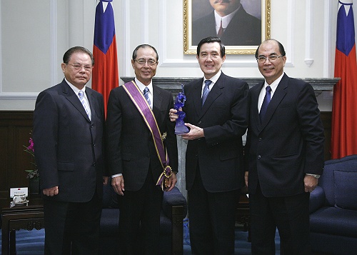 馬英九頒授「二等景星勳章」於王貞治(圖)