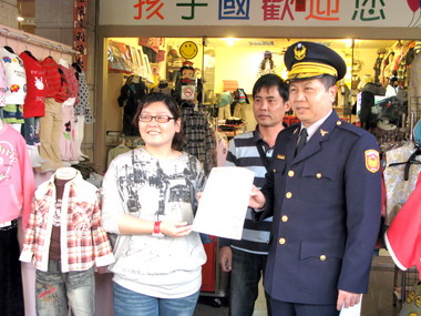 中市警分局長扮財神行銷警政(圖)
