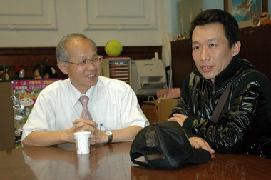 郭子乾與表哥林政則相約竹市看海(圖)