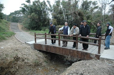 林政則現勘青青草原工程進度(圖)