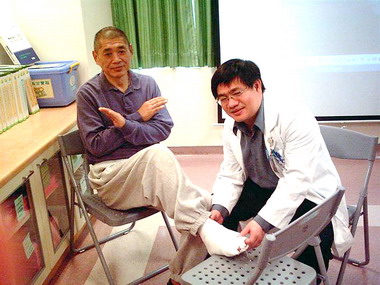 糖尿病患狂抽煙 差點截肢(圖)