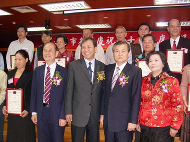 大里市各界今慶農民節(圖)
