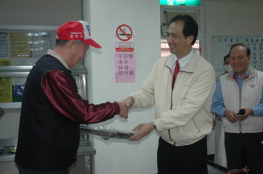 張志明前往花蓮榮民之家慰問榮民(圖)