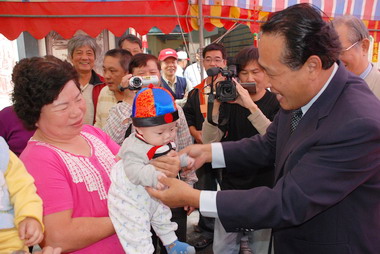 曹啟鴻參加六堆祈福系列活動(圖)