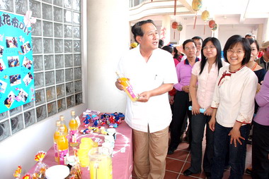 曹啟鴻參加六堆生活學院成果展(圖)