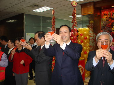 縣府舉行新春團拜(圖)