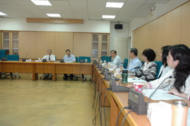 不景氣林政則要求加強照顧弱勢兒童(圖)