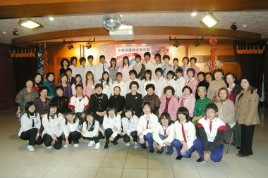 高中職學生助學金頒贈儀式(圖)