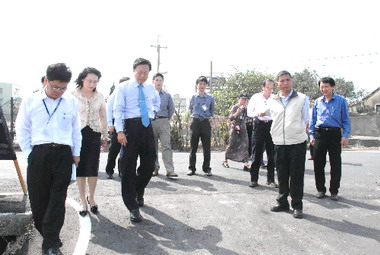 卓伯源巡視地方建設擴大內需方案(圖)