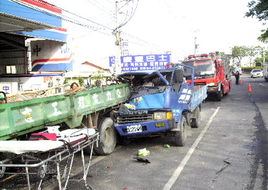 花壇大村鄉發生死亡車禍(圖)