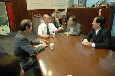 林政則勉勵張逸華多走基層(圖)