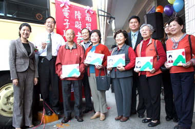 縣府舉辦免費乘車電子IC卡啟用典禮(圖)