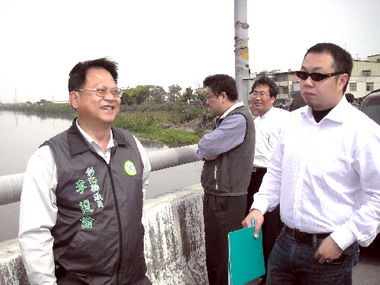 立委翁金珠勘查舊濁水溪沿岸污染問題(圖)