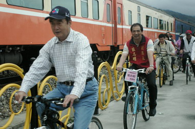 玉里鎮安通舊鐵道自行車道啟用儀式(圖)