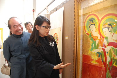 淨化身心靈廖素惠觀賞金菩提葉禪畫(圖)