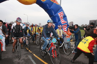 周錫瑋聲援聽障奧運為中華隊加油(圖)