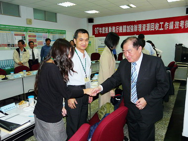 張通榮率隊受環保署回收工作考核(圖)