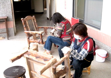 巨大廢棄物回收修繕民眾可選購再生傢俱(圖)