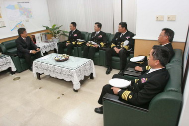 海軍98遠航支隊長拜會(圖)