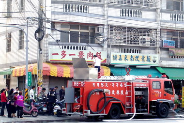 民宅神明廳起火消防隊前往救火(圖)