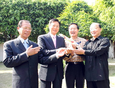 中部四縣市首長擬推「彩繪機」(圖)