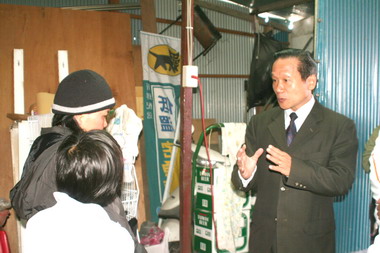 縣府慰問遭大浪捲走溺斃市民家屬(圖)