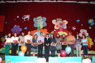 安全帽彩繪大會師安全帽變漂亮了(圖)