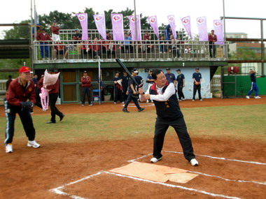 消防局「鳳凰盃」慢速壘球聯誼賽(圖)