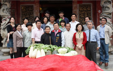 客家劇集後龍取景劉政鴻探班致意(圖)